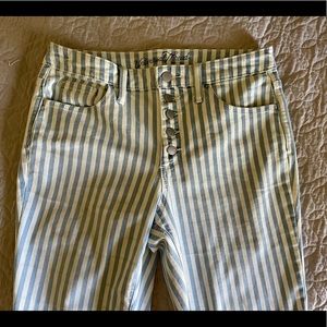 Universal Thread Jeans
